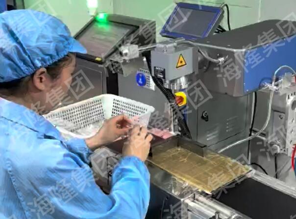 Cosmetic bottle body coding case (laser engraving+invisible coding)